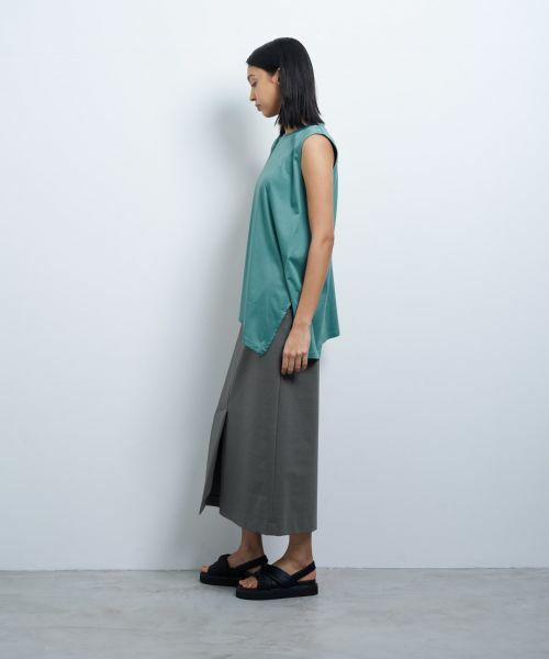 LANVIN en Bleu / ランバン オン ブルー Tシャツ | アシンメノースリーブカットソー | 詳細2