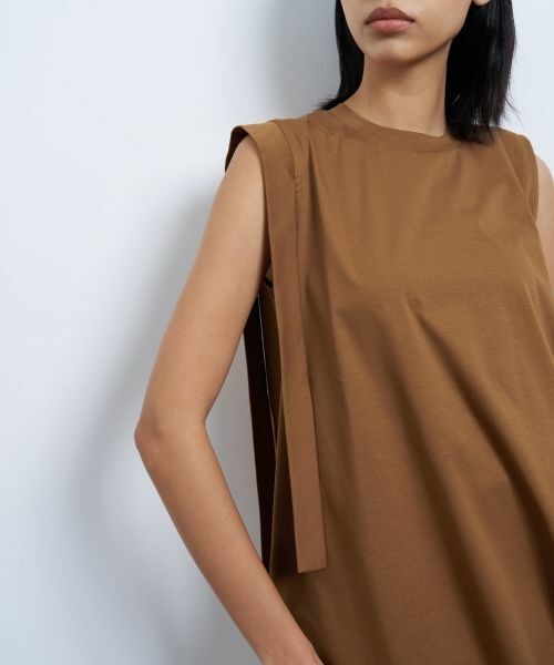 LANVIN en Bleu / ランバン オン ブルー Tシャツ | アシンメノースリーブカットソー | 詳細21