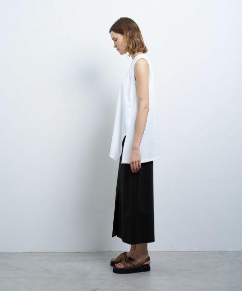 LANVIN en Bleu / ランバン オン ブルー Tシャツ | アシンメノースリーブカットソー | 詳細9