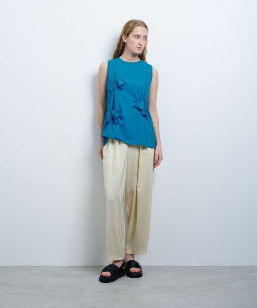 LANVIN en Bleu / ランバン オン ブルー Tシャツ | 【手洗い可】ノットリボンノースリーブカットソー | 詳細1