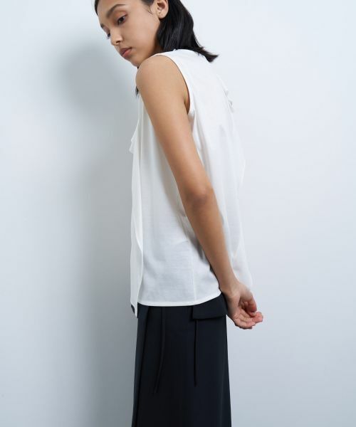 LANVIN en Bleu / ランバン オン ブルー Tシャツ | ドレープノースリーブカットソー | 詳細11