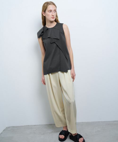 LANVIN en Bleu / ランバン オン ブルー Tシャツ | ドレープノースリーブカットソー | 詳細14