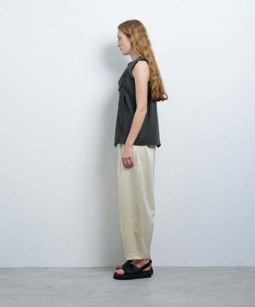 LANVIN en Bleu / ランバン オン ブルー Tシャツ | ドレープノースリーブカットソー | 詳細15