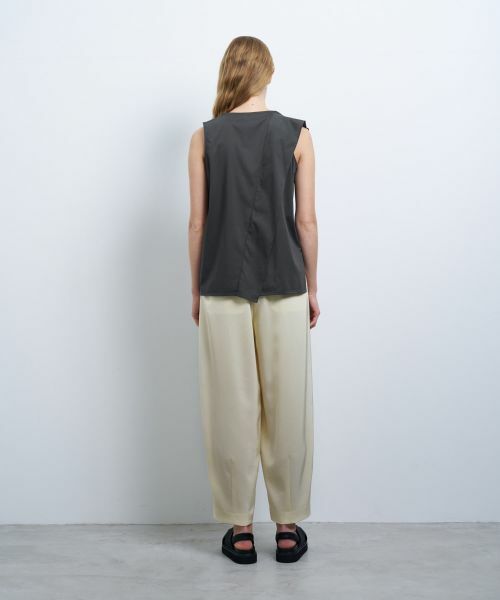 LANVIN en Bleu / ランバン オン ブルー Tシャツ | ドレープノースリーブカットソー | 詳細16