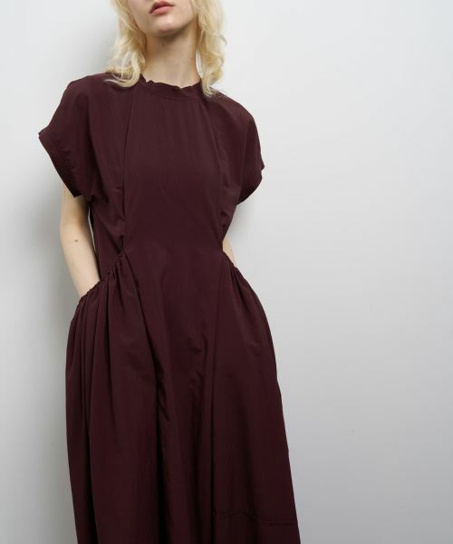 LANVIN en Bleu / ランバン オン ブルー ドレス | ナイロンタスランギャザーワンピース | 詳細6