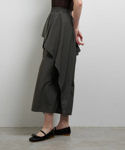 LANVIN en Bleu / ランバン オン ブルー その他パンツ | 撥水速乾ナイロンラッフルパンツ | 詳細4