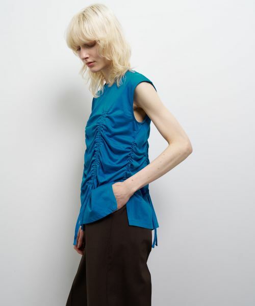 LANVIN en Bleu / ランバン オン ブルー Tシャツ | ドロストギャザーノースリーブカットソー | 詳細12