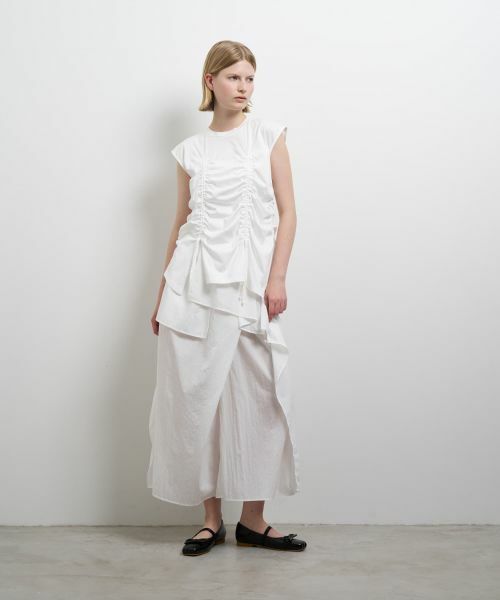 LANVIN en Bleu / ランバン オン ブルー Tシャツ | ドロストギャザーノースリーブカットソー | 詳細15