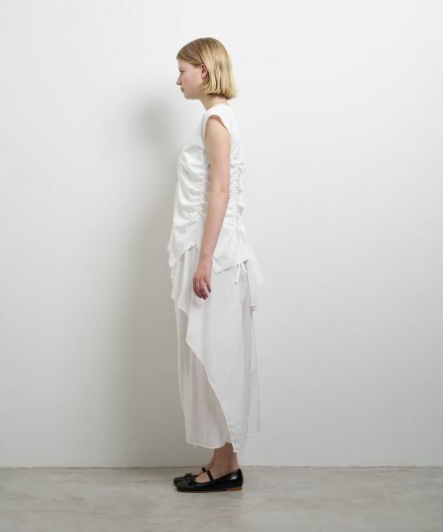 LANVIN en Bleu / ランバン オン ブルー Tシャツ | ドロストギャザーノースリーブカットソー | 詳細16