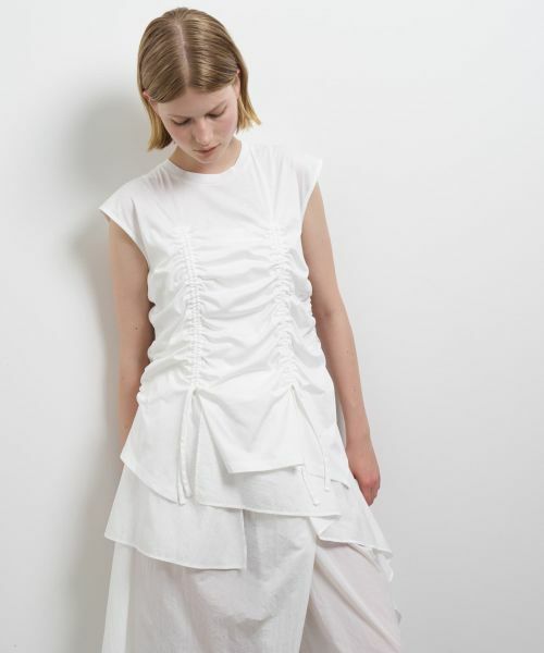 LANVIN en Bleu / ランバン オン ブルー Tシャツ | ドロストギャザーノースリーブカットソー | 詳細18