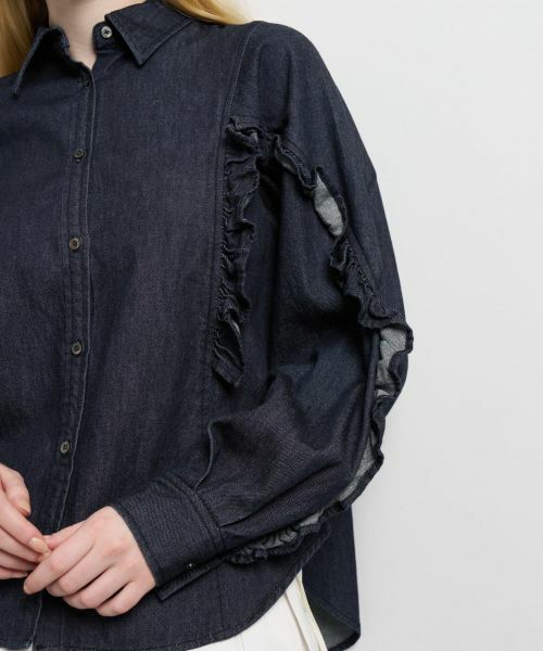 LANVIN en Bleu / ランバン オン ブルー シャツ・ブラウス | ポリエステルウール／デニムフリルブラウス | 詳細13