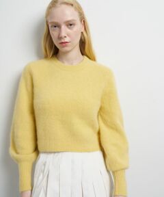 人気のフォックスカシミヤパフスリーブニットはじめ、今欲しいニットアイテムにフォーカス