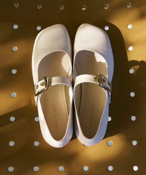 LANVIN en Bleu / ランバン オン ブルー その他小物 | バックルベルトパンプス（オフホワイト）