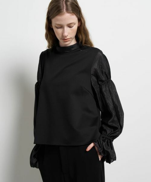 LANVIN en Bleu / ランバン オン ブルー Tシャツ | ギャザースリーブコンビカットソー（ブラック）