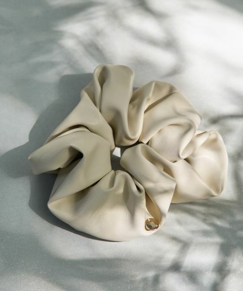 LANVIN en Bleu / ランバン オン ブルー その他小物 | フェイクレザーボリュームシュシュ（ベージュ）