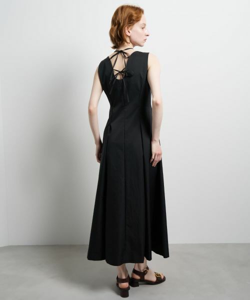 LANVIN en Bleu / ランバン オン ブルー ドレス | 撥水タフタノースリーブワンピース（ブラック）