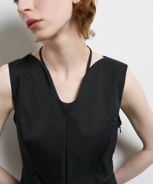 LANVIN en Bleu / ランバン オン ブルー ドレス | 撥水タフタノースリーブワンピース | 詳細14