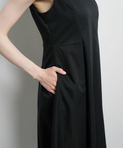 LANVIN en Bleu / ランバン オン ブルー ドレス | 撥水タフタノースリーブワンピース | 詳細16