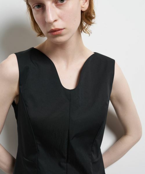 LANVIN en Bleu / ランバン オン ブルー ドレス | 撥水タフタノースリーブワンピース | 詳細25