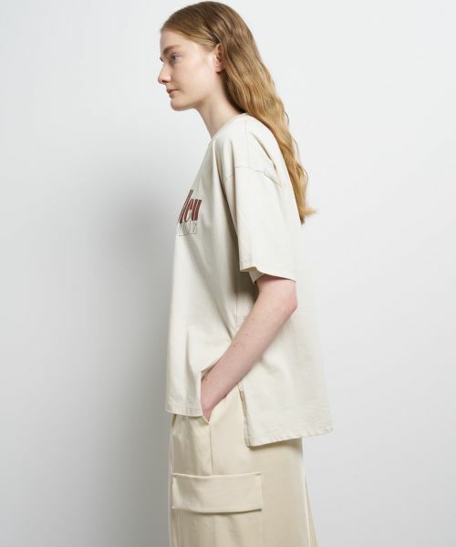 LANVIN en Bleu / ランバン オン ブルー Tシャツ | “Summer paradise”ロゴプリントTシャツ | 詳細12