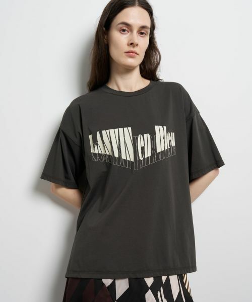 LANVIN en Bleu / ランバン オン ブルー Tシャツ | “Summer paradise”ロゴプリントTシャツ | 詳細21