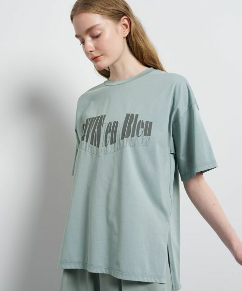 LANVIN en Bleu / ランバン オン ブルー Tシャツ | “Summer paradise”ロゴプリントTシャツ | 詳細4