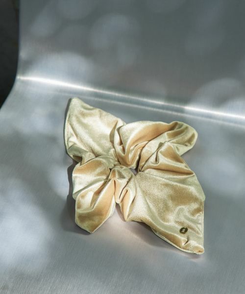 LANVIN en Bleu / ランバン オン ブルー その他小物 | ベロアスクエアシュシュ（ベージュ）