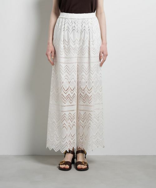 LANVIN en Bleu / ランバン オン ブルー その他パンツ | エンブロイダリーコットンレースパンツ（オフホワイト）