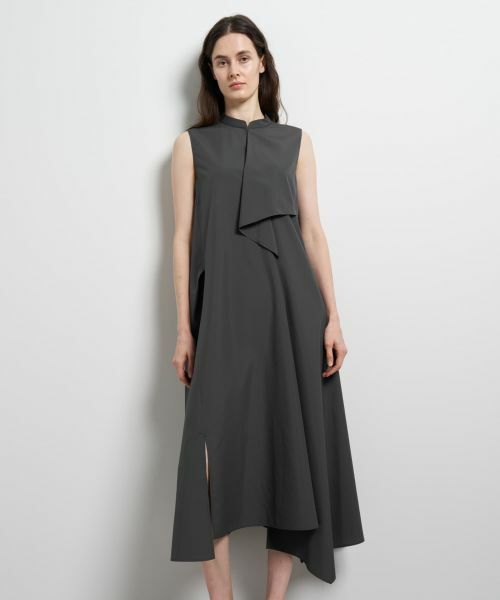 LANVIN en Bleu / ランバン オン ブルー ドレス | ライトタフタアシンメトリーフレアワンピース（チャコールグレー）