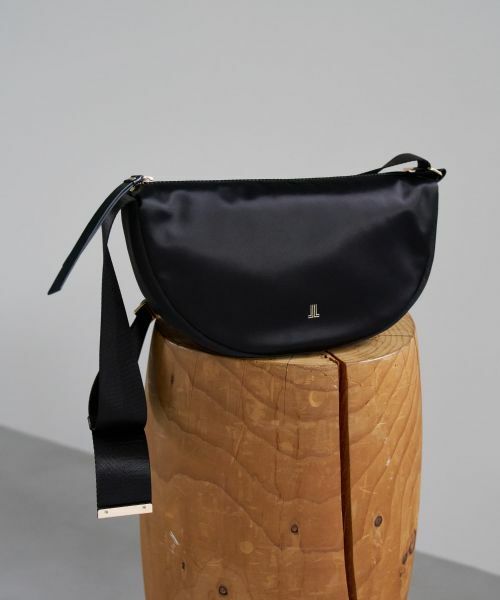 LANVIN en Bleu / ランバン オン ブルー その他小物 | ハーフムーンショルダーバッグ（ブラック）
