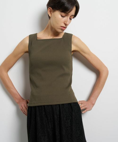LANVIN en Bleu / ランバン オン ブルー Tシャツ | 2WAYテレコタンクトップ（カーキ）