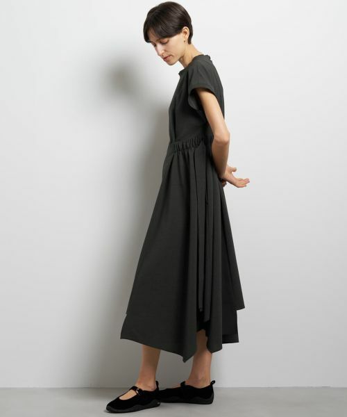 LANVIN en Bleu / ランバン オン ブルー ドレス | ドライトロピカルワンピース（チャコールグレー）