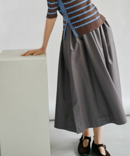 LANVIN en Bleu / ランバン オン ブルー ロング・マキシ丈スカート | タックフレアスカート（チャコールグレー）