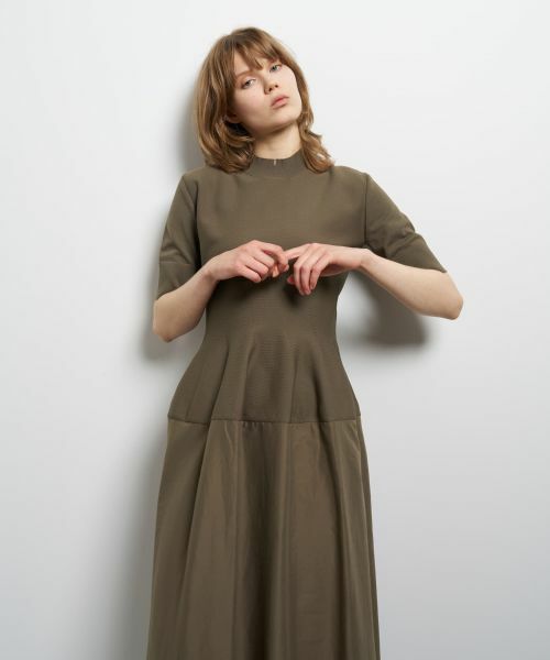 LANVIN en Bleu / ランバン オン ブルー ドレス | ニットコンビフレアワンピース（カーキ）