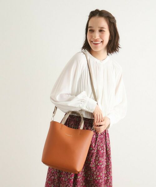 LAURA ASHLEY / ローラ アシュレイ トートバッグ | 【ショルダーストラップ付／合成皮革】フェイクレザー縦型トートバッグ | 詳細2