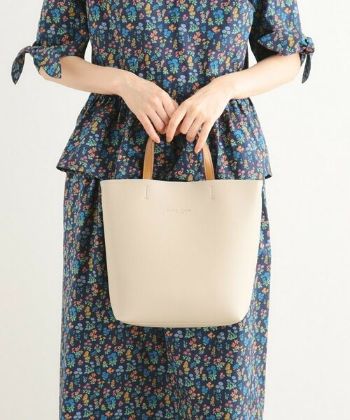 LAURA ASHLEY / ローラ アシュレイ トートバッグ | 【ショルダーストラップ付／合成皮革】フェイクレザー縦型トートバッグ | 詳細4