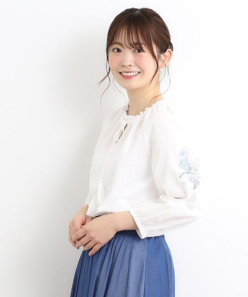 LAURA ASHLEY/ローラ アシュレイ 【コットン100%/刺繍入り】ウェストウェル バンチ柄刺繍ブラウス オフホワイト(003) 38(M) LAURA ASHLEY/ローラ アシュレイ 【コットン100%/刺繍入り】ウェストウェル バンチ柄刺繍ブラウス オフホワイト(003) 38(M)