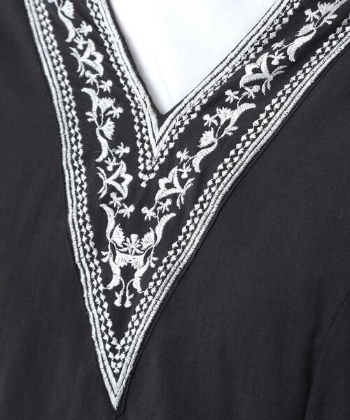 LAURA ASHLEY / ローラ アシュレイ ロング・マキシ丈ワンピース | 【コットン100%/インド綿/刺繍入り】Vネックワンピース | 詳細4