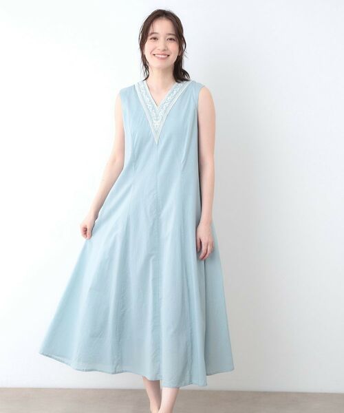 LAURA ASHLEY / ローラ アシュレイ ロング・マキシ丈ワンピース | 【コットン100%/インド綿/刺繍入り】Vネックワンピース(ライトブルー(021))