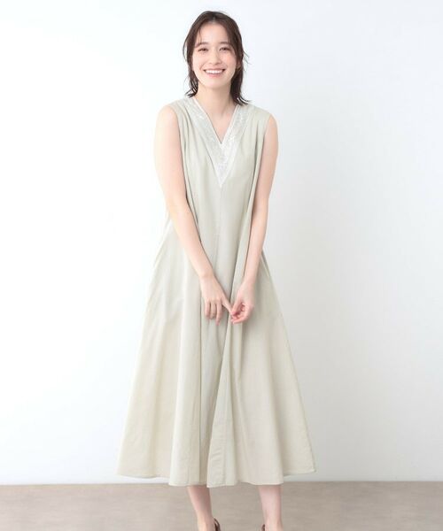 LAURA ASHLEY / ローラ アシュレイ ロング・マキシ丈ワンピース | 【コットン100%/インド綿/刺繍入り】Vネックワンピース(ベージュ(052))