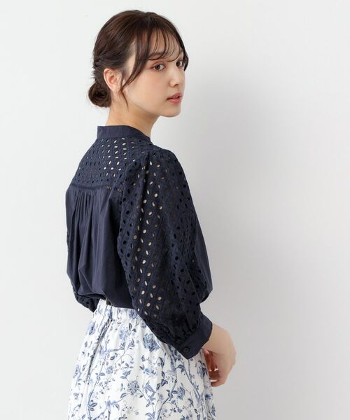 LAURA ASHLEY/ローラ アシュレイ 【人気デザイン!コットン100%/袖レース/羽織りに使える】コットンブラウス ネイビー(094) 40(L) LAURA ASHLEY/ローラ アシュレイ 【人気デザイン!コットン100%/袖レース/羽織りに使える】コットンブラウス ネイビー(094) 40(L)