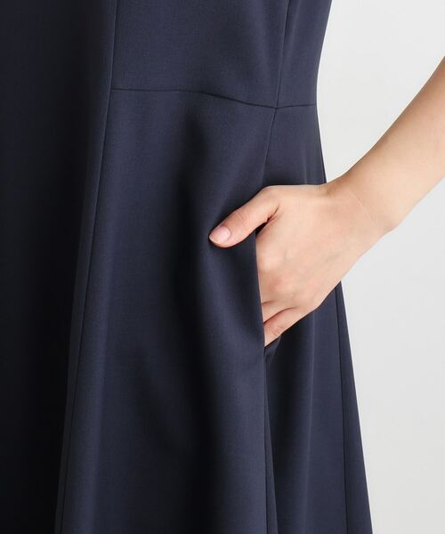 LAURA ASHLEY / ローラ アシュレイ ロング・マキシ丈ワンピース | 【ツイルストレッチ／洗える】Vネックフレアジャンスカ | 詳細15