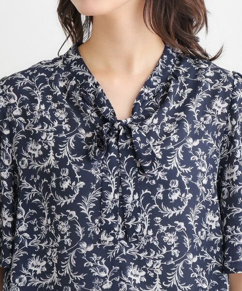LAURA ASHLEY / ローラ アシュレイ シャツ・ブラウス | 【ボウタイ／同柄アイテムあり】アイロンワーク スクロール柄ブラウス | 詳細12