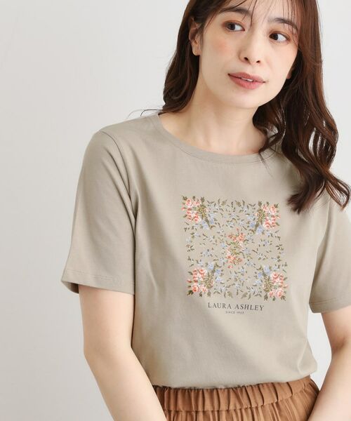 LAURA ASHLEY / ローラ アシュレイ Tシャツ | 【カラー追加！STORY掲載！／コットン100％／3colors】エラビー スカーフ柄 Tシャツ | 詳細1