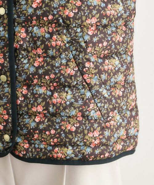 LAURA ASHLEY / ローラ アシュレイ ダウンジャケット・ベスト | 【ダウン使用／ロゴ刻印ボタン】エラビー フローラル柄 ライトダウンコート | 詳細15