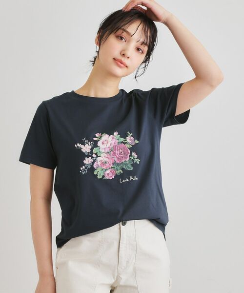 LAURA ASHLEY / ローラ アシュレイ Tシャツ | 【ギフトにおすすめ！5分袖／接触冷感／UVカット】エレンボロー ローズ柄Tシャツ（ネイビー(094)）