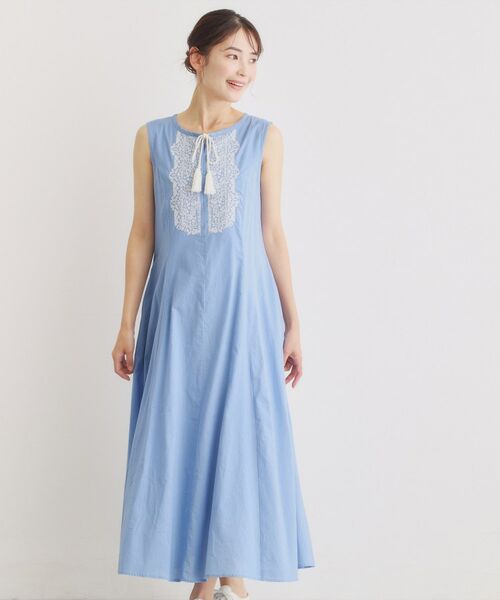 LAURA ASHLEY / ローラ アシュレイ ロング・マキシ丈ワンピース | 【コットン100％】刺繍入りワンピース（ブルー(092)）