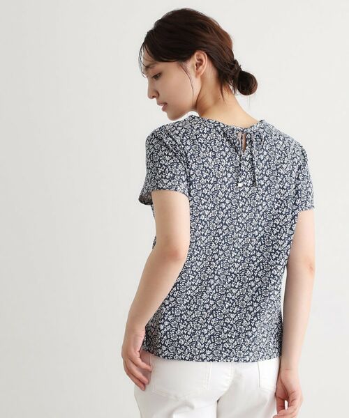 LAURA ASHLEY / ローラ アシュレイ カットソー | 【接触冷感／マシンウォッシュ可】スウィート アリッサム柄スムースTシャツ（ネイビー(194)）