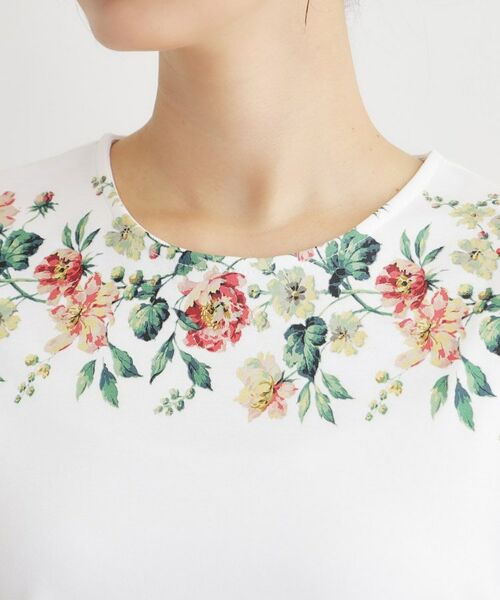 LAURA ASHLEY / ローラ アシュレイ カットソー | 【接触冷感／洗える／コットン100％】ロミリー柄 デコルテプリントTシャツ | 詳細16
