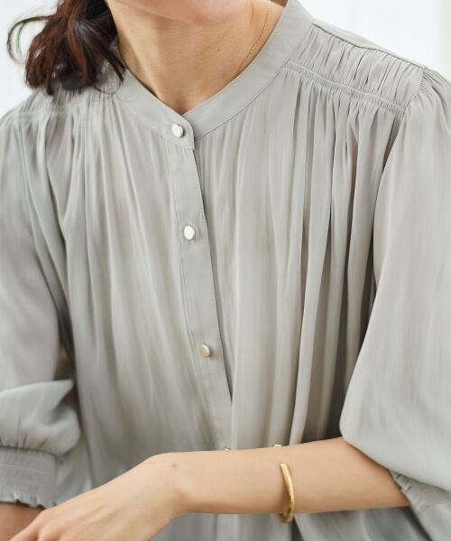 le.coeur blanc / ルクールブラン シャツ・ブラウス | パウダーサテン袖シャーリングブラウス | 詳細9